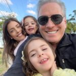 Roberto Justus Instagram - Passeando com meus amores Kiki, Nena e @fabianajustus 💙💙💙