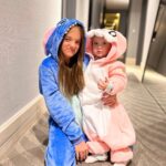 Roberto Justus Instagram – Nesse friozinho elas vestem essas fofuras de pijamas! E eu aguento as minhas princesas? Vicky e Rafinha.💙💙💙