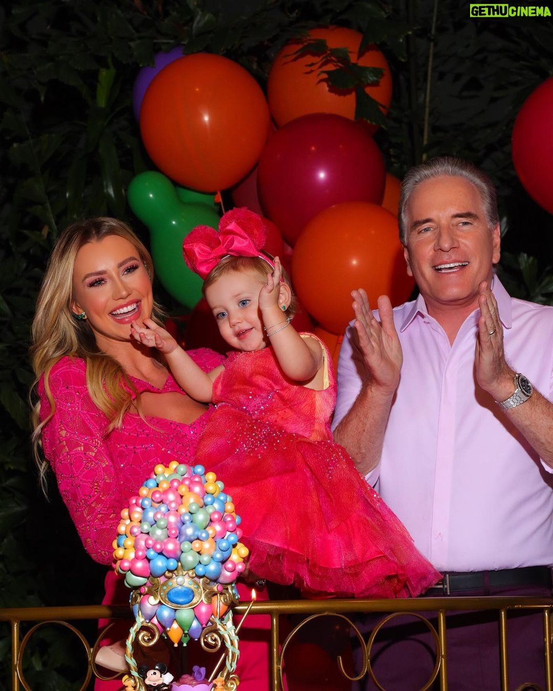 Roberto Justus Instagram - Na linda festa de hoje! Vicky 2 aninhos! 💙💙