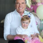 Roberto Justus Instagram - É hoje! 2 aninhos da nossa princesinha Vicky! A primeira comemoração com o papai e a mamãe foi hoje! Domingo será a festa para todos os amiguinhos! 💙💙🎂🎂