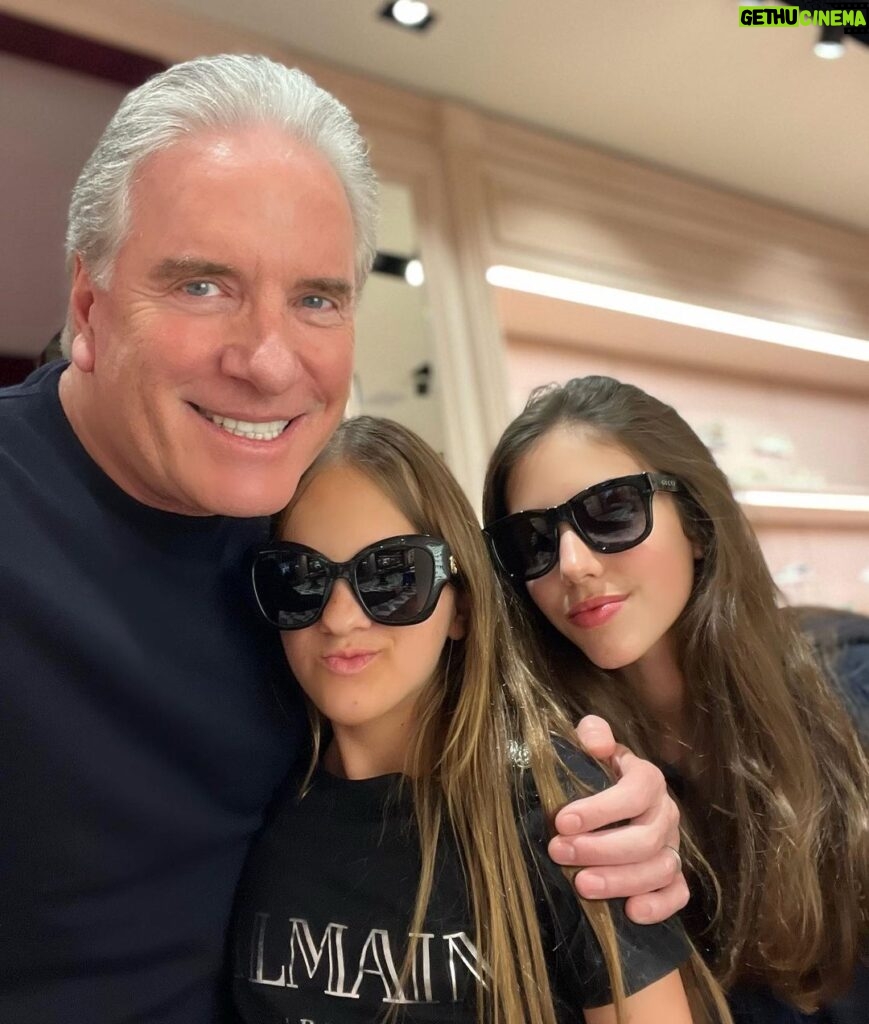 Roberto Justus Instagram - Selfie com Rafinha e amiga no Shopping durante as compras para o dia das mães!