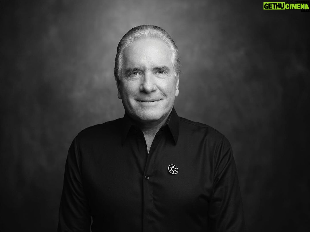 Roberto Justus Instagram - Muito orgulho em participar do movimento #pinforpeace pela paz e contra o terrorismo e o antissemitismo! Convido a todos para abraçarem essa causa!