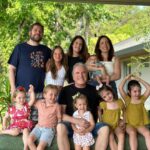 Roberto Justus Instagram – Não existe nada mais emocionante do que poder vivenciar um momento como esse ao lado de meus 5 filhos e de meus 5 netos! 💙💙💙💙💙