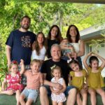 Roberto Justus Instagram - Não existe nada mais emocionante do que poder vivenciar um momento como esse ao lado de meus 5 filhos e de meus 5 netos! 💙💙💙💙💙