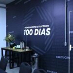 Roberto Justus Instagram - É preciso ser ousado!! E dessa forma estamos planejando nossos próximos 100 dias, porque o HOJE é o nosso AMANHÃ. Nosso evento foi um sucesso, obrigado a todos que estiveram presentes. Vem muita coisa boa por aí! 🤝 @robertoljustus @marcelopieruzzi @steelcorp.tech @steelacademy.tech @steelbank.tech @tecnoframe.tech #steelframe #steelcorp #construçãomodular #tecnologia #inovação