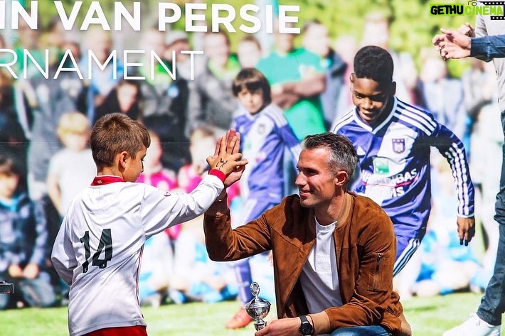 Robin van Persie Instagram - Always a pleasure to host the RvP tournament! It was great to see all the boys and girls having so much fun this weekend ⚽️😁 Big thanks to all the volunteers and VDL for making this happen again🙌