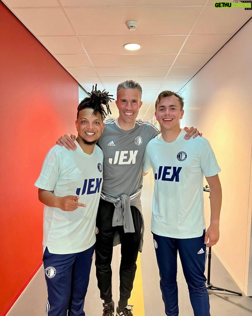 Robin van Persie Instagram - TRANSFER ALERT 🚨😜 It was great to welcome @flemming & @ronnieflex at Varkenoord today to join our training session. Seen some fantastic skills, goals and celebrations 🤣👏 Thanks for coming by guys, it was good fun and the boys loved it 👊 Varkenoord, Feyenoord