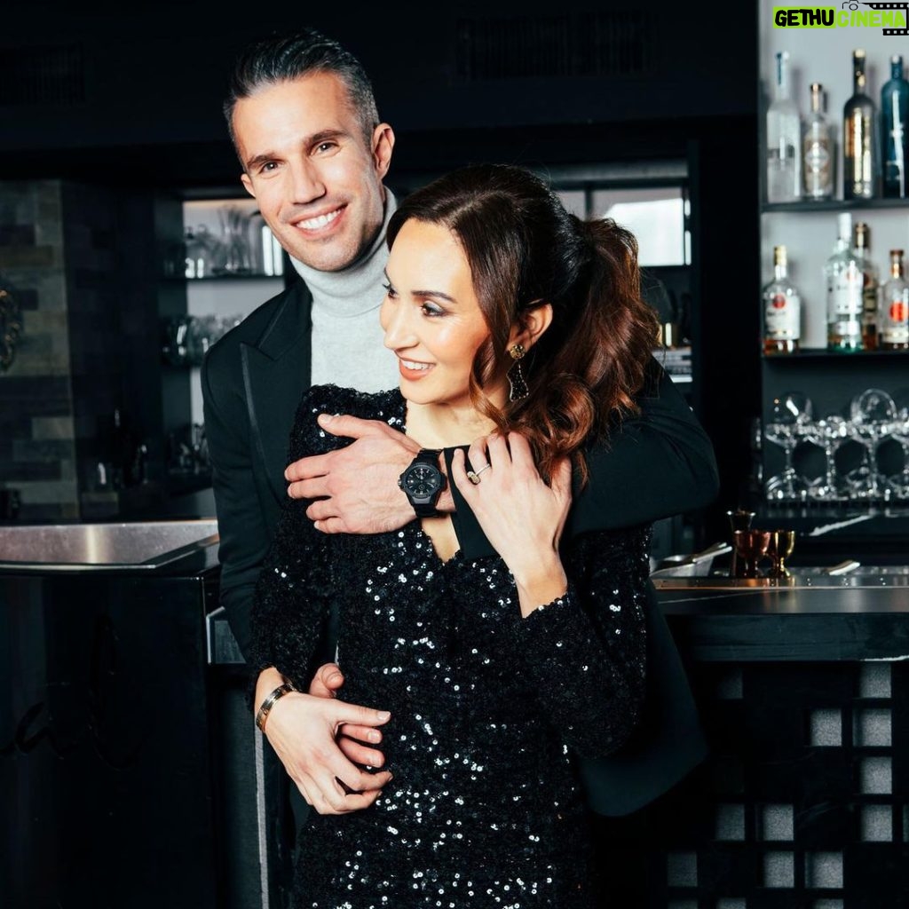 Robin van Persie Instagram - I love you more than football (and I really really love football.. 😂⚽) Jokes aside, today is the perfect day to put my lovely wife @bouchravanpersie in the spotlight ❤️ A caring mother, business partner and best friend. Thank you for everything, my love! Happy Valentine's Day! 😍😘