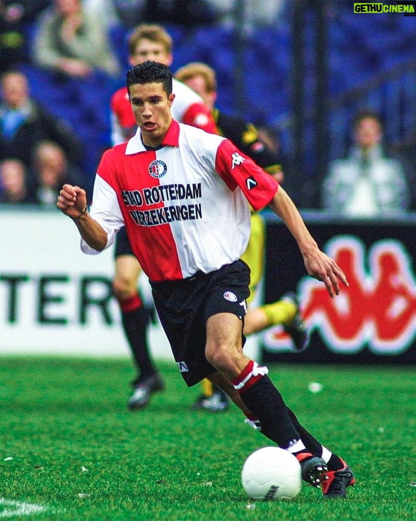 Robin van Persie Instagram - #OnThisDay 20 years ago it all started as I made my professional debut! Swipe ➡️ to take a trip down memory lane ⚽❤️