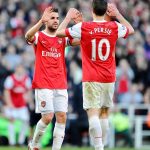 Robin van Persie Instagram - 𝗪𝗵𝗮𝘁 𝗮 𝗰𝗮𝗿𝗲𝗲𝗿, 𝘄𝗵𝗮𝘁 𝗮 𝗽𝗹𝗮𝘆𝗲𝗿 👏 It was a joy to have played alongside you during your first steps in professional football. Always a step ahead the rest and a fantastic person as well! Congrats on an amazing career and I wish you all the best with your next chapter as a manager @cescf4bregas 👊
