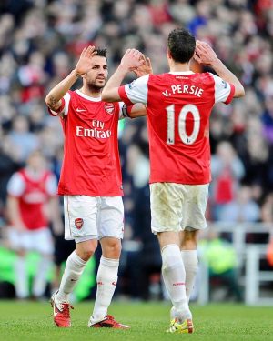 Robin van Persie Instagram - 𝗪𝗵𝗮𝘁 𝗮 𝗰𝗮𝗿𝗲𝗲𝗿, 𝘄𝗵𝗮𝘁 𝗮 𝗽𝗹𝗮𝘆𝗲𝗿 👏

It was a joy to have played alongside you during your first steps in professional football.
Always a step ahead the rest and a fantastic person as well!

Congrats on an amazing career and I wish you all the best with your next chapter as a manager  @cescf4bregas 👊