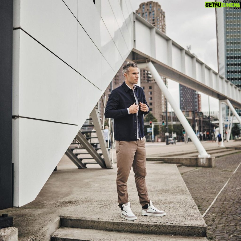 Robin van Persie Instagram - What's your favourite model of the limited edition @florisvanbommel x @byvp.official collection? Swipe to check out the full collection and get yours now!