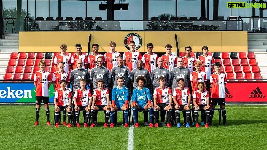 Robin van Persie Instagram - @feyenoord U16 - 2021 vs. 1999 This season as the coach, back then as a player. I love working with this young, talented group! Looking forward to what this season is going to bring! Let's go boys 👊🏻