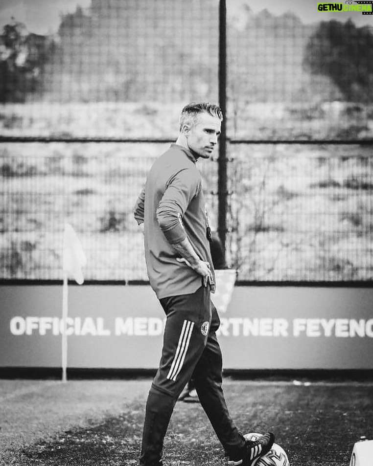 Robin van Persie Instagram - New chapter.. ⚽️❤️