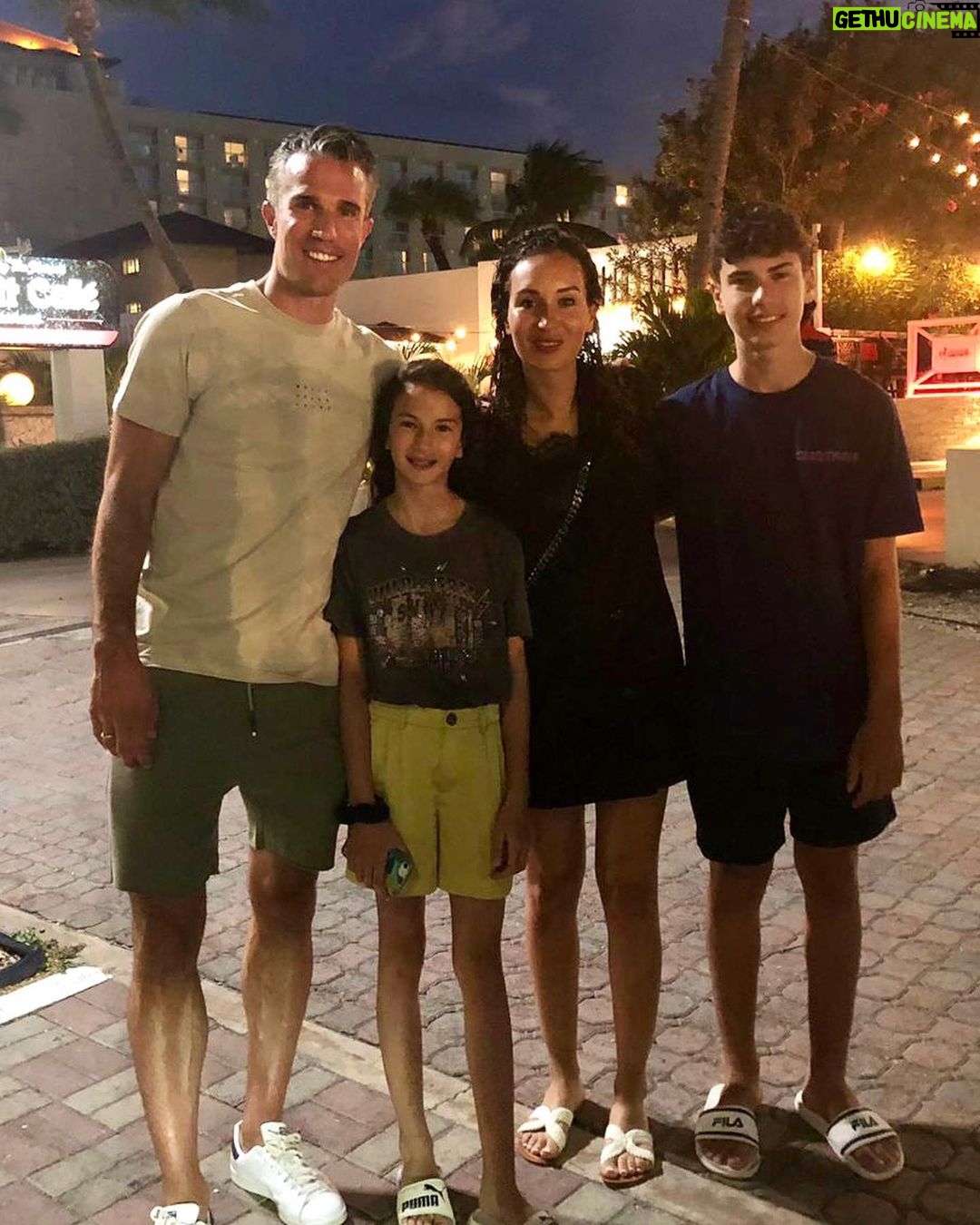 Robin van Persie - 116.6K Likes - Family time ☀️❤️