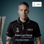 Robin van Persie Instagram – Another year of the UEFA Europa League Trophy Tour complete. With the help of everyone who took part in the Lift Your Dream challenge, Kia and UEFA are inspiring hundreds of young Syrian refugees to play the sport we all love. Watch the highlights with me #LiftYourDream #UELTrophyTour