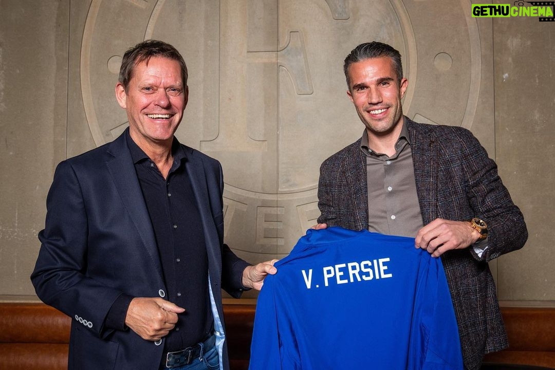Robin van Persie - 117.9K Likes - Thrilled to announce I've signed for @feyenoord for the third time in my career, as youth coach for the U16s and as part of the First Team staff ahead of the 21/22 season ✍️ I’m very excited for this opportunity and I can't wait to start this new chapter in my life 💪 Big thanks to @feyenoord and my agents and friends of @segfootball