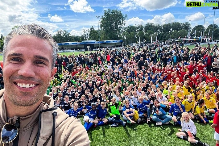 Robin van Persie Instagram - Always a pleasure to host the RvP tournament! It was great to see all the boys and girls having so much fun this weekend ⚽️😁 Big thanks to all the volunteers and VDL for making this happen again🙌