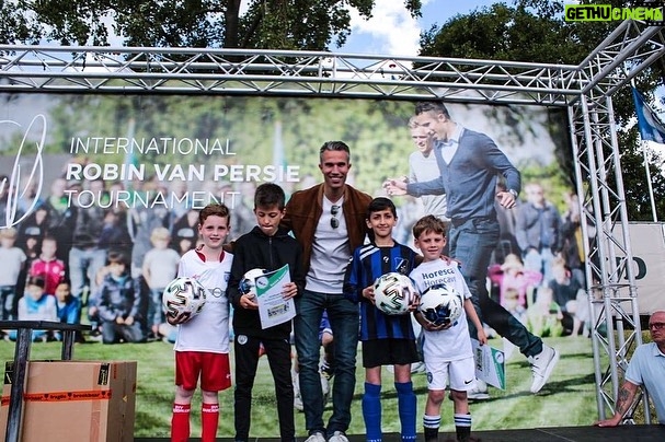 Robin van Persie Instagram - Always a pleasure to host the RvP tournament! It was great to see all the boys and girls having so much fun this weekend ⚽️😁 Big thanks to all the volunteers and VDL for making this happen again🙌