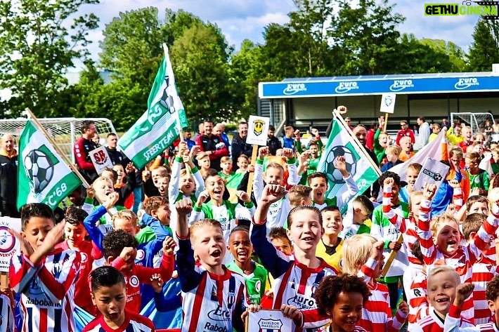 Robin van Persie Instagram - Always a pleasure to host the RvP tournament! It was great to see all the boys and girls having so much fun this weekend ⚽️😁 Big thanks to all the volunteers and VDL for making this happen again🙌