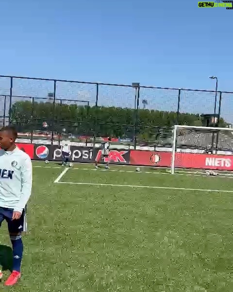 Robin van Persie Instagram - TRANSFER ALERT 🚨😜 It was great to welcome @flemming & @ronnieflex at Varkenoord today to join our training session. Seen some fantastic skills, goals and celebrations 🤣👏 Thanks for coming by guys, it was good fun and the boys loved it 👊 Varkenoord, Feyenoord