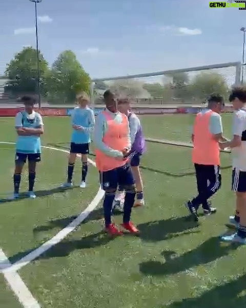 Robin van Persie Instagram - TRANSFER ALERT 🚨😜 It was great to welcome @flemming & @ronnieflex at Varkenoord today to join our training session. Seen some fantastic skills, goals and celebrations 🤣👏 Thanks for coming by guys, it was good fun and the boys loved it 👊 Varkenoord, Feyenoord