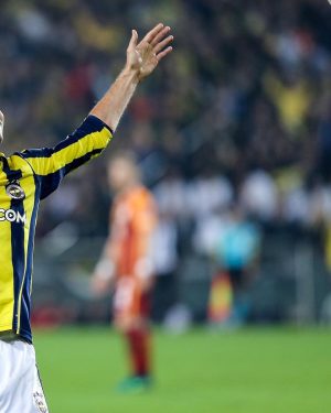 Robin van Persie Instagram - #OnThisDay 20 years ago it all started as I made my professional debut!

Swipe ➡️ to take a trip down memory lane ⚽❤️