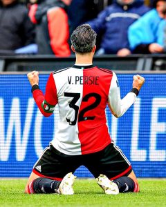 Robin van Persie Instagram - #OnThisDay 20 years ago it all started as I made my professional debut! Swipe ➡️ to take a trip down memory lane ⚽❤️