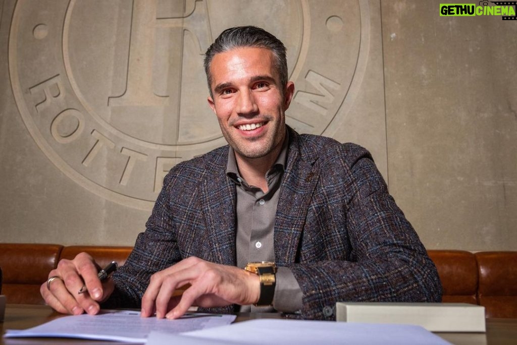 Robin van Persie Instagram - Thrilled to announce I've signed for @feyenoord for the third time in my career, as youth coach for the U16s and as part of the First Team staff ahead of the 21/22 season ✍️ I’m very excited for this opportunity and I can't wait to start this new chapter in my life 💪 Big thanks to @feyenoord and my agents and friends of @segfootball De Kuip