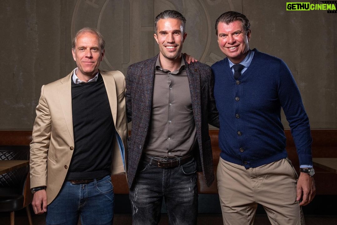 Robin van Persie - 117.9K Likes - Thrilled to announce I've signed for @feyenoord for the third time in my career, as youth coach for the U16s and as part of the First Team staff ahead of the 21/22 season ✍️ I’m very excited for this opportunity and I can't wait to start this new chapter in my life 💪 Big thanks to @feyenoord and my agents and friends of @segfootball