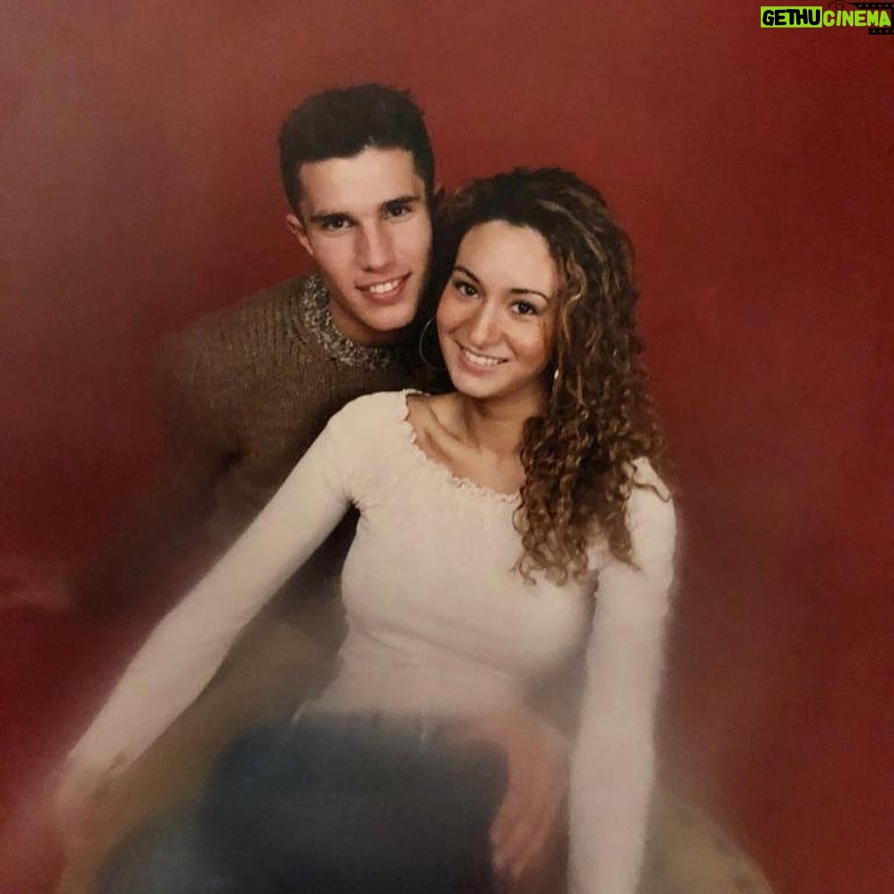 Robin van Persie Instagram - 17 years of having you by my side and still going strong @bouchravanpersie ❤️ Hopefully we can have a proper dance again soon🕺🏻💃🏻 Luckily my fashion sense changed over the years 😳🤣 How it's going ↔️ How it started.. #HappyAnniversary