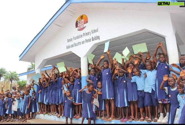 Robin van Persie Instagram - Officially the best school in the region! ❤️ We're so proud of these amazing kids and the staff for the work they do towards their futures day in, day out. Keep chasing your dreams! #SundayFoundation