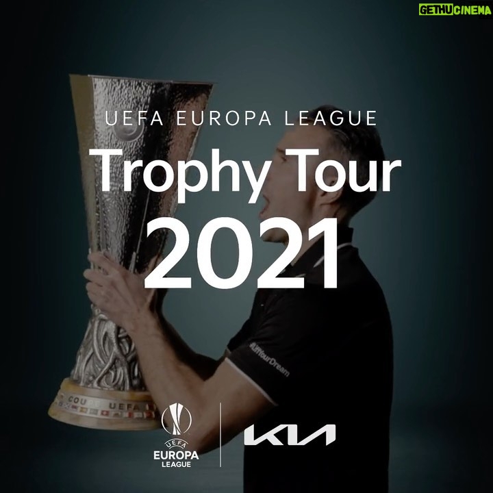 Robin van Persie Instagram - Something we all share is having a dream. I achieved mine when I won the UEFA Europa League – now it’s your turn to share yours. Join the Lift Your Dream challenge by lifting an item that inspires you and help level the game for all. #LiftYourDream #UELTrophyTour #Kia #MovementThatInspires
