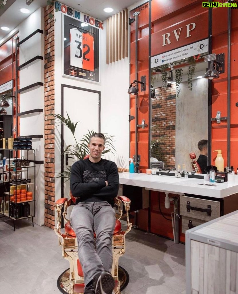 Robin van Persie Instagram - Honoured to get my very own RVP corner at the best barbershop in town ✂️🤩 Big shoutout to @meffcmc70 & @barber_ori! Fantastic guys and great professionals 👊 Rotterdam, Netherlands