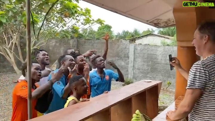 Robin van Persie Instagram - Great to catch up with my friends in Sierra Leone. I'll always keep following you and as mentioned: stay positive, try to find your passions and follow your dreams ❤️🙏 I hope to come over to your beautiful country one day.. Keep up the good work over there my friend @sander_de_kramer #Sundayfoundation 🙌