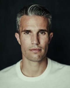 Robin van Persie Instagram - This is how the Instagram models do it, right 🤷🏻‍♂️?! Finally found a new image for my profile...maybe it is time to pursue new career dreams 🤣📸 @jasperfaberstillmotion