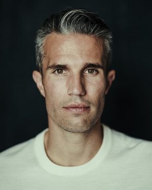 Robin van Persie Instagram - This is how the Instagram models do it, right 🤷🏻‍♂️?! Finally found a new image for my profile...maybe it is time to pursue new career dreams 🤣📸 @jasperfaberstillmotion