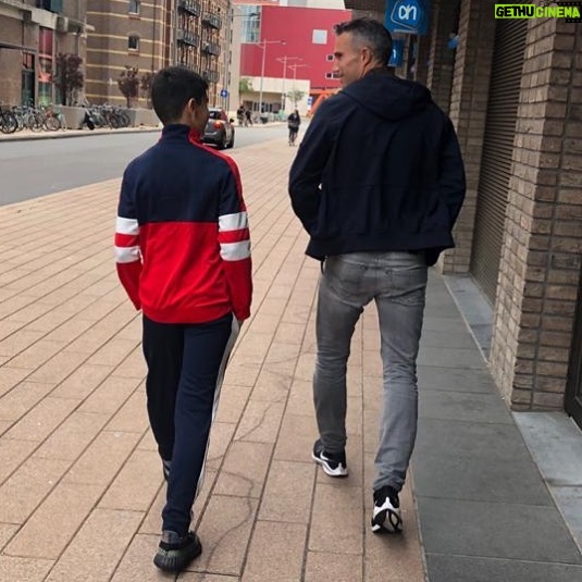 Robin van Persie - 97.4K Likes - Strolling down the streets of Rotterdam🚶🏻♂️🚶🏻♂️