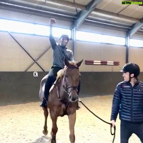 Robin van Persie Instagram - Life begins at the end of your comfort zone 💪 Had a few great days at the stables with the family, thanks for having us @levi_driessen & @maxime_van_der_vlist 😁 Also big thanks for the mental support @bouchravanpersie @vanpersiehorses @shaqueelvanpersie @soleilsportponys 🤣 🎶Oh horsey van Persie oh horsey van Persie 🎶