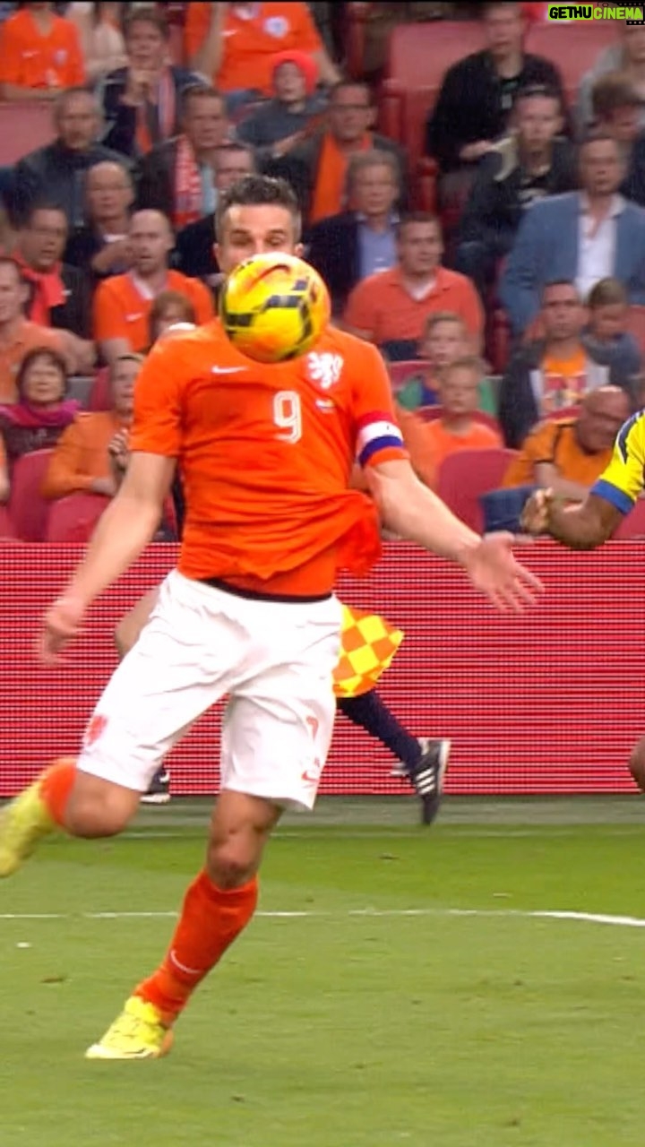 Robin van Persie - 199.8K Likes - Scoring beauties vs Ecuador❓
@robinvanpersie knows how to do it! 🤤
#NothingLikeOranje #WorldCup #NEDECU