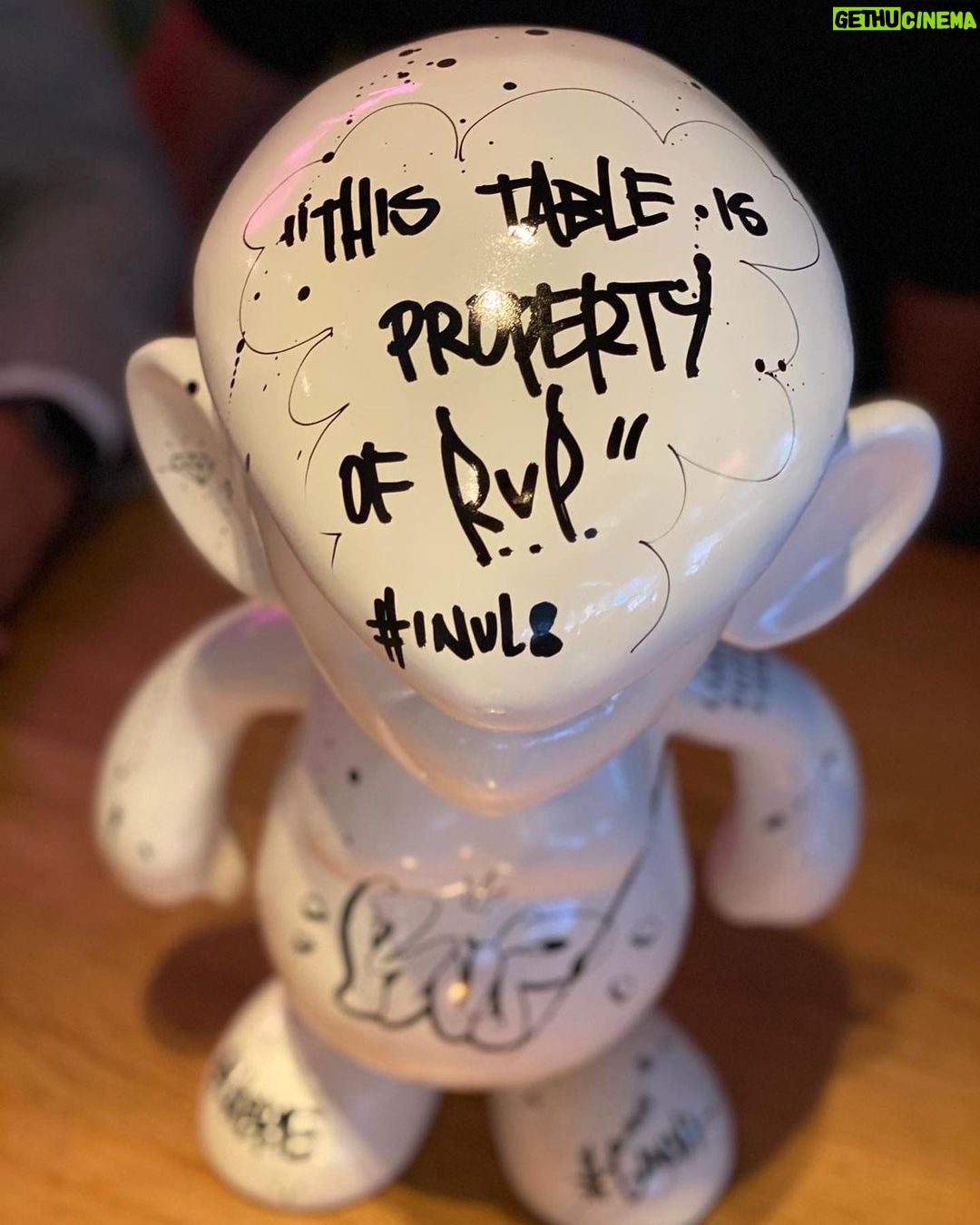 Robin van Persie Instagram - Thanks a lot for this amazing gift guys, really appreciate it 👌! Proud to have my own spot at @1nul8 from now on 🤣#ThisTableIsPropertyOfRVP Don't break it, embrace it - you are all more than welcome at my table! @ginvi_photoart @labrie_was_here @floris_1nul8_vandal 1NUL8