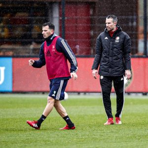 Robin van Persie Instagram - First day at the office 💼⚽ Good to be back, it was fun @Feyenoord 👊🏻