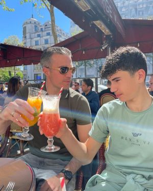 Robin van Persie Instagram - Happy birthday mate 🥳 
Sweet 16 😎