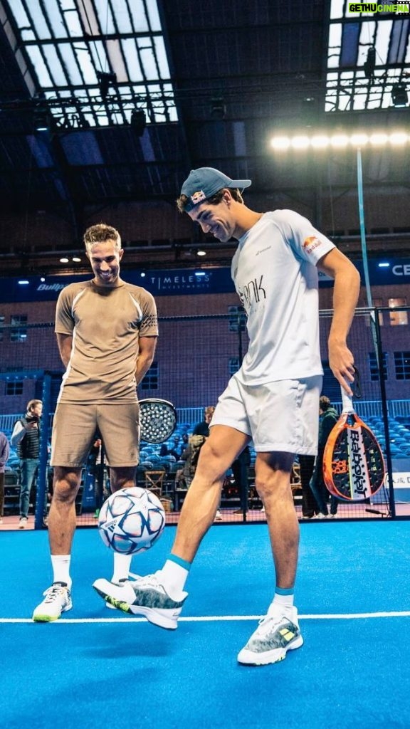 Robin van Persie Instagram - When ⚽ meets 🎾! Great experience playing against the best padel players of the world together with my ex teammate @arjenrobben during the opening of @wptamsterdamopen 🤩 Already looking forward to Saturday where I’m taking part in the Legends Tournament!