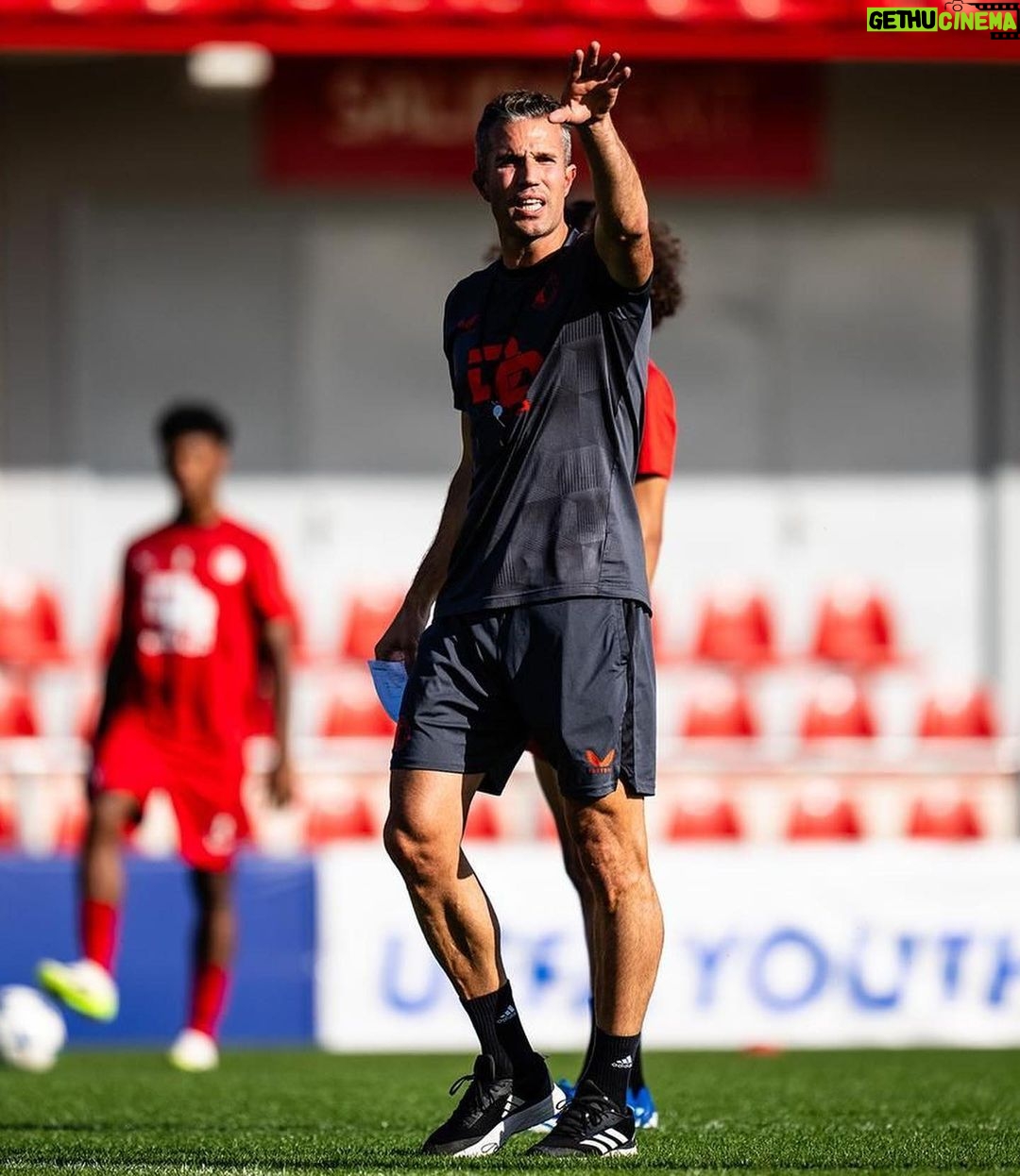 Robin van Persie - 129.1K Likes - Hard fought away win! So proud of the team and staff šŖ
Next up: Lazio š„ #UYL