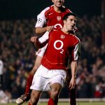 Robin van Persie Instagram - 𝗪𝗵𝗮𝘁 𝗮 𝗰𝗮𝗿𝗲𝗲𝗿, 𝘄𝗵𝗮𝘁 𝗮 𝗽𝗹𝗮𝘆𝗲𝗿 👏 It was a joy to have played alongside you during your first steps in professional football. Always a step ahead the rest and a fantastic person as well! Congrats on an amazing career and I wish you all the best with your next chapter as a manager @cescf4bregas 👊