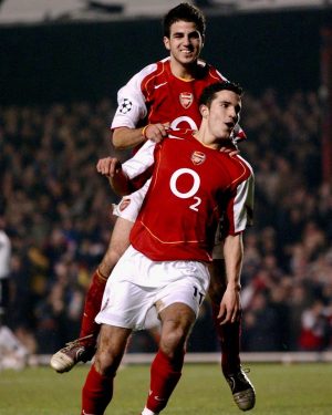Robin van Persie Instagram - 𝗪𝗵𝗮𝘁 𝗮 𝗰𝗮𝗿𝗲𝗲𝗿, 𝘄𝗵𝗮𝘁 𝗮 𝗽𝗹𝗮𝘆𝗲𝗿 👏

It was a joy to have played alongside you during your first steps in professional football.
Always a step ahead the rest and a fantastic person as well!

Congrats on an amazing career and I wish you all the best with your next chapter as a manager  @cescf4bregas 👊