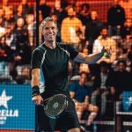 Robin van Persie Instagram - Had a great weekend playing one of my favourite sports with some fantastic company! Thanks for having us @wptamsterdamopen 👏 📸 @alyssavanheyst 👕@byvp.official
