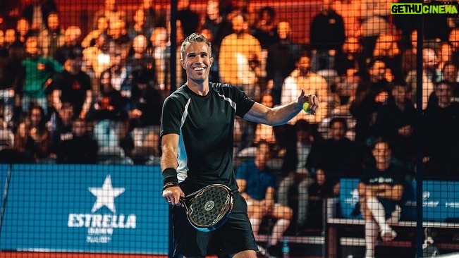 Robin van Persie Instagram - Had a great weekend playing one of my favourite sports with some fantastic company! Thanks for having us @wptamsterdamopen 👏 📸 @alyssavanheyst 👕@byvp.official