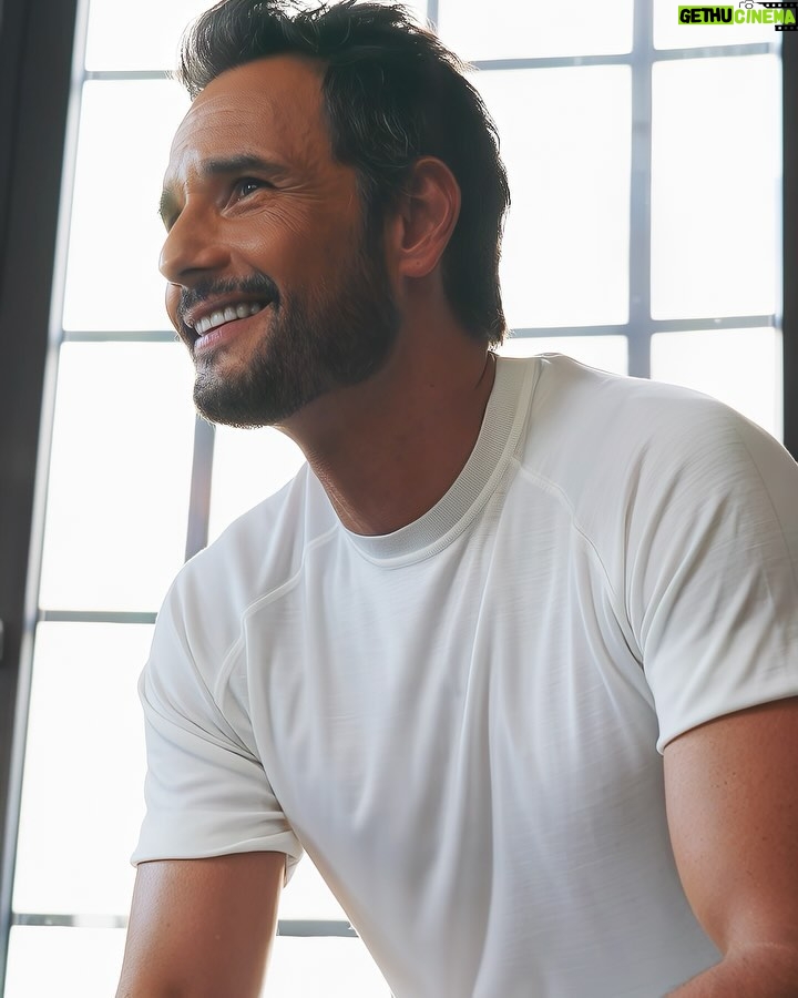 Rodrigo Santoro Instagram - Ontem foi dia de reencontrar os amigos e falar de #BomDiaVer么nica. O grand finale estreia na @netflixbrasil agora no dia 14 de fevereiro. Te vejo em casa 馃摵